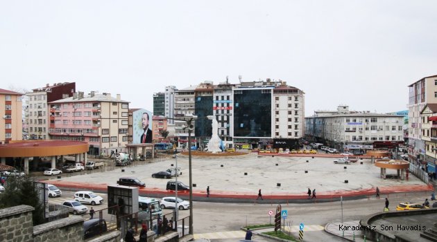 15 Temmuz Demokrasi ve Cumhuriyet Meydanı İlk Mitinge Hazır