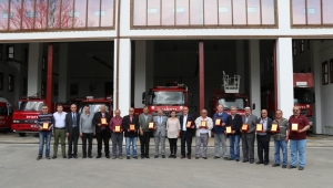 Başkan Köse'den Emekli İtfaiyecilere Plaket