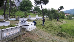 CAMİ VE MEZARLIKLAR TEMİZLENİYOR