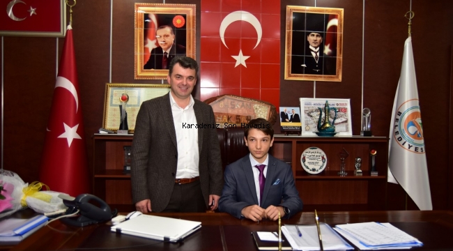 “Karasu Belediye Başkanı Sarı, Koltuğunu Muhammed Emin Alan’a Devretti”
