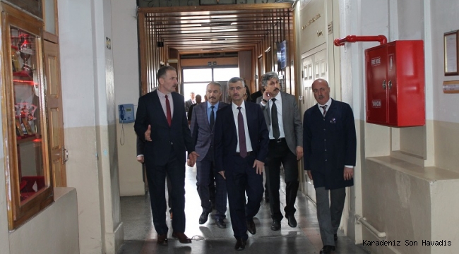 Vali Erdoğan Bektaş Okul Ziyaretlerini Sürdürüyor