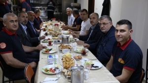  Başkan Metin, İtfaiyecilerle Sahur Yaptı