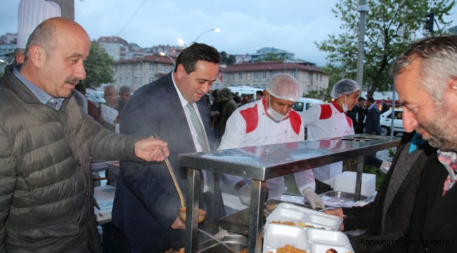 Başkan Yanmaz İftarda Vatandaşlarla Bir Araya Geldi