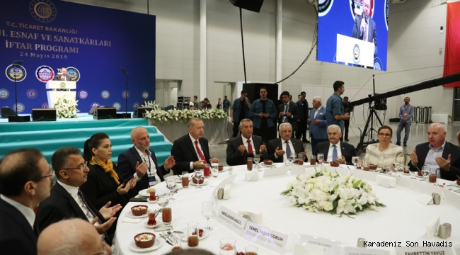 Cumhurbaşkanı Erdoğan, İstanbul esnaf ve sanatkârları ile iftar programına katıldı