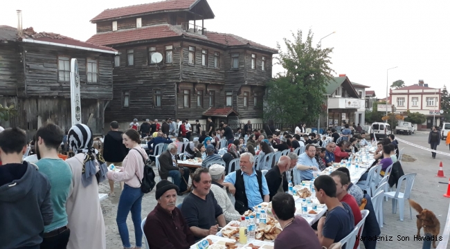 HALK MAHALLE İFTARLARINDA BULUŞUYOR