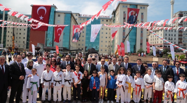 Rize'de 19 Mayıs Atatürk'ü Anma, Gençlik ve Spor Bayrımının 100. Yılı Kutlandı