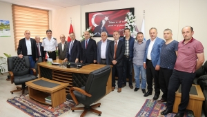 Vali Kemal Çeber, Rize İl Muhtarlar Derneğini ziyaret etti