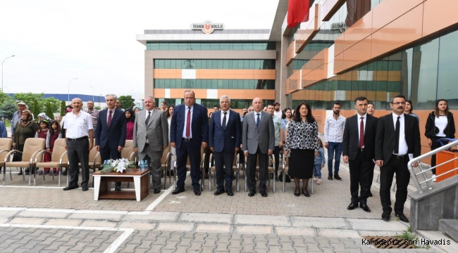 Kayseri OSB Teknik Koleji'nde Mezuniyet Heyecanı..