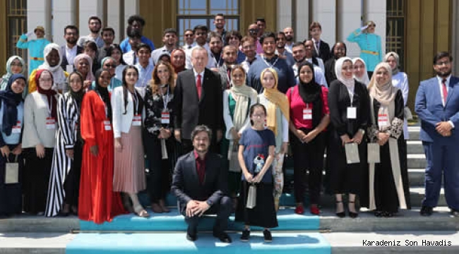 Cumhurbaşkanı Erdoğan, Amerikalı ve Kanadalı öğrencileri kabul etti