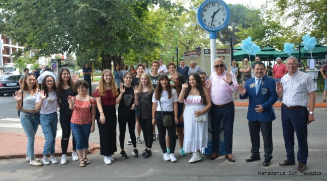 INTERACT KULÜBÜ GENÇLERİNDEN EREĞLİ'YE MEYDAN SAATİ