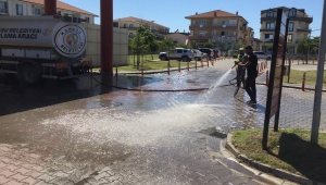 “Karasu’da Temizlik ve Yol Yıkama Çalışmaları Devam Ediyor”