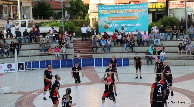 Voleybol Turnuvası Devam Ediyor