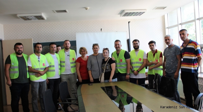 YARDIMDAŞ DERNEĞİ SELDEN ETKİLENEN KÖYLERE YARDIM ULAŞTIRDILAR