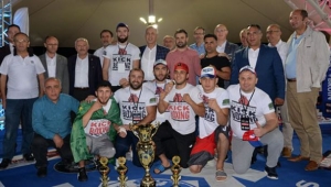 Bayraktepe Arena'da Kick Boks fırtınası nefesleri kesti