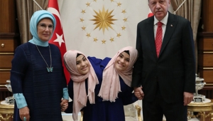Cumhurbaşkanı Erdoğan, siyam ikizleri Ayşe ve Sema Tanrıkulu’yu kabul etti