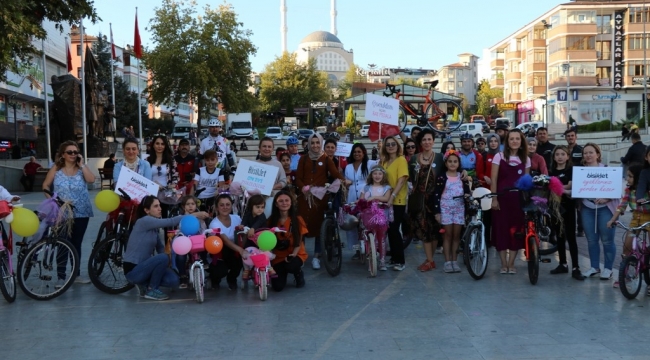 Kadınlar Temiz Hava İçin Pedal Çevirdi