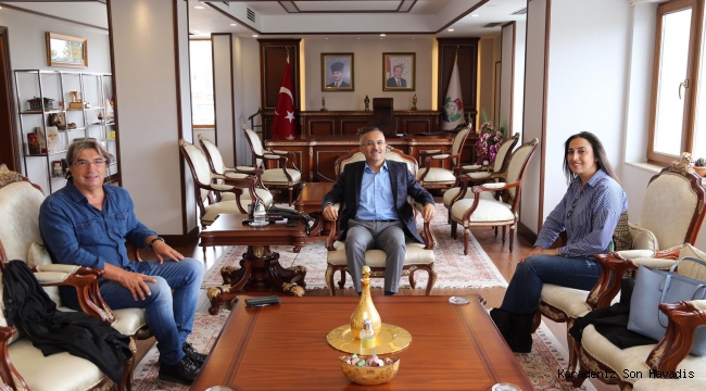 TRT Ankara Radyosu Sanatçıları Vali Kemal Çeber’i Ziyaret etti.