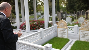 Cumhurbaşkanı Erdoğan, annesi ve babasının mezarlarını ziyaret etti