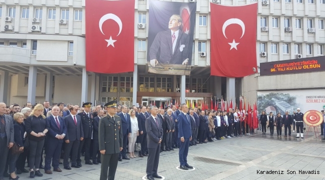 Zonguldak'da Cumhuriyetin Kuruluşunun 96. Yılı Kutlama Programı Çelenklerin Sunulmasıyla Başladı