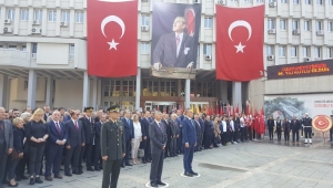 Zonguldak'da Cumhuriyetin Kuruluşunun 96. Yılı Kutlama Programı Çelenklerin Sunulmasıyla Başladı