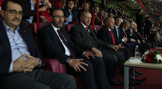 Cumhurbaşkanı Erdoğan, Türkiye-İzlanda maçını izledi