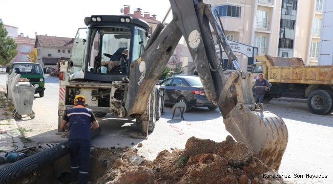 Esentepe Mahallesi Yağmur Suyu Hattı Döşeniyor