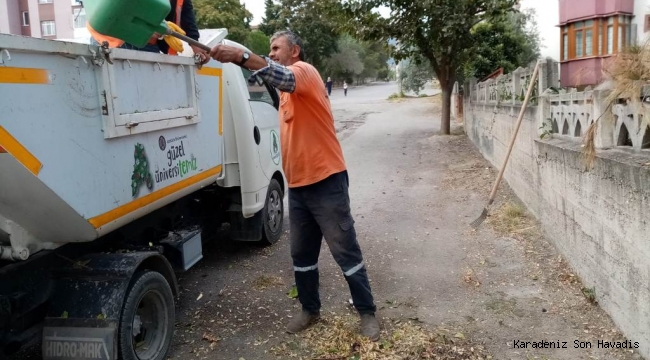 Temizlik İşleri Yağmurlu Havaya Rağmen Çalışıyor