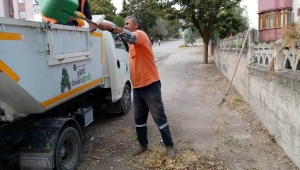 Temizlik İşleri Yağmurlu Havaya Rağmen Çalışıyor