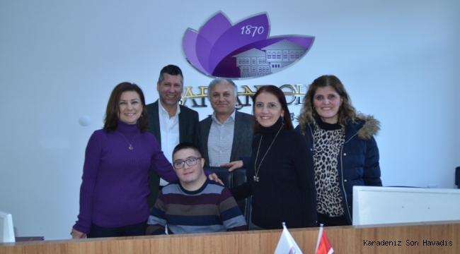 Down Sendromlu Emre İşe Başladı