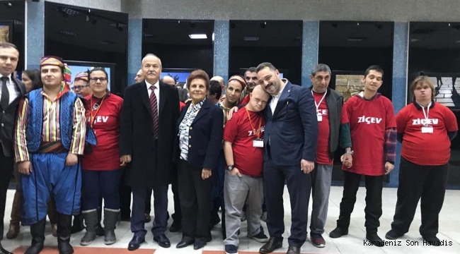 Dr. Süleyman Basa ''Cumhuriyetin Nazar Boncukları '' adlı fotoğraf sergisinin açılışına katıldı.
