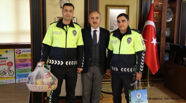 DUYARLI POLİS MEMURUNA BELEDİYE BAŞKANI METİN’DEN TEŞEKKÜR