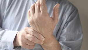 Parmağındaki Uyuşma Sayesinde Pankreas Tümöründen Kurtuldu