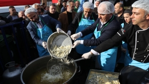 RİZE BELEDİYESİ’NDEN HAMSİ FESTİVALİ; 2,5 TON HAMSİ İKRAM EDİLDİ