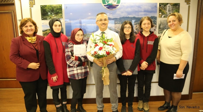 Sosyal Bilimler Lisesi Öğrencileri Vali Çeber ile Röportaj Yaptı