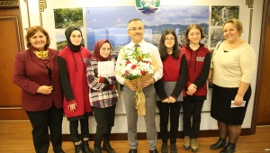  Sosyal Bilimler Lisesi Öğrencileri Vali Çeber ile Röportaj Yaptı