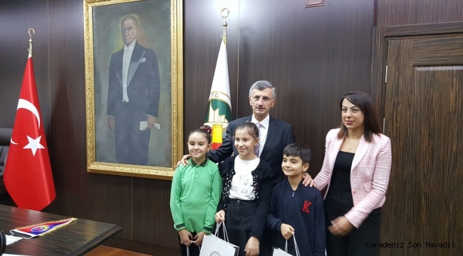 Vali Erdoğan Bektaş Öğrencilerle Bir Araya geldi