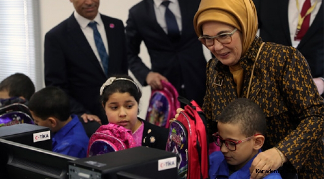 Emine Erdoğan Cezayir’de bilgisayar laboratuvarı açtı