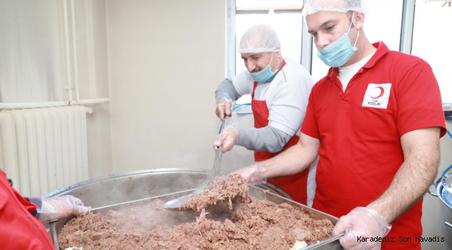 Kızılay Depremzedelere Sıcak Yemek Dağıtımına Başladı