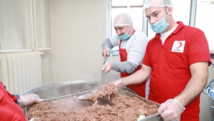 Kızılay Depremzedelere Sıcak Yemek Dağıtımına Başladı