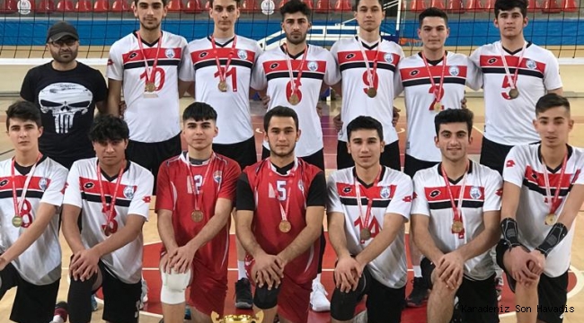 Melikgazi Belediyespor Voleybol takımı Türkiye grup müsabakası yolunda