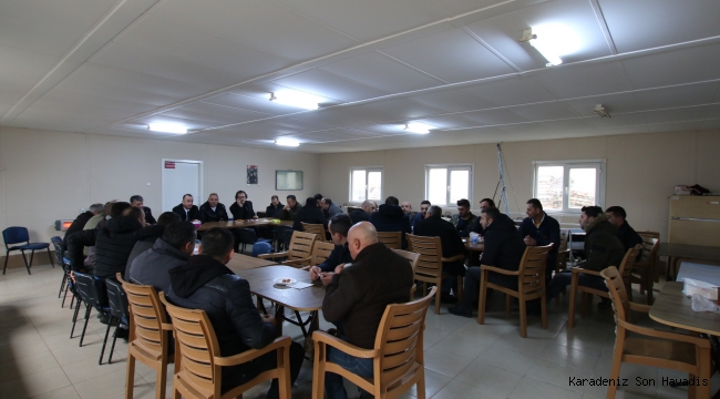 Sinop Belediye Başkanı Barış Ayhan Belediye çalışanları ile yemekte  buluştu.