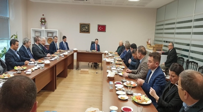 Vali Erdoğan Bektaş Ekonomi Toplantılarında İş İnsanlarıyla Buluşuyor