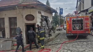 Tarihi Çarşıdaki Yangına İtfaiyeden Anında Müdahale