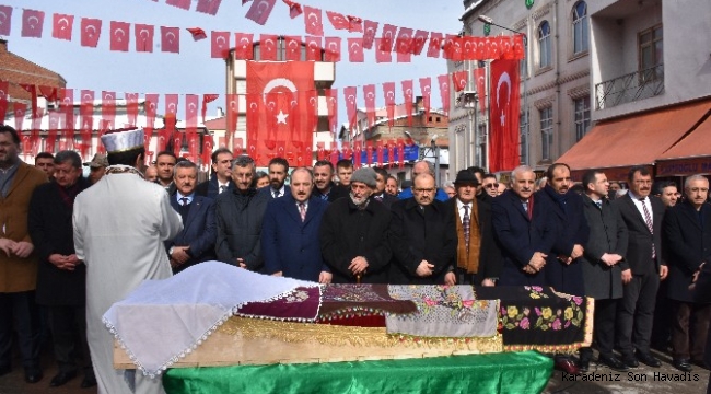 Vali Erdoğan Bektaş'ın Annesi Dualarla Ebediyete Uğurlandı