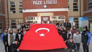 ALİ METİN KAZANCI RİZE LİSESİ ÖĞRENCİLERİ İDLİB’DE GÖREVLİ ASKERLERE MEKTUP