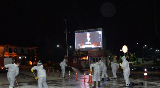 HENDEK' DE KÖŞE BUCAK KÖPÜKLÜ SUYLA YIKANIYOR