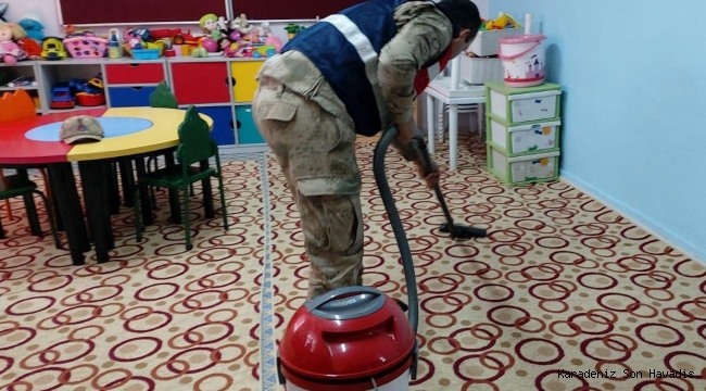 Jandarma, Depremde Zarar Gören Okulları Onardı