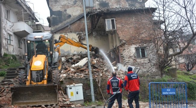 Kdz. Ereğli'de metruk binalar yıkılıyor