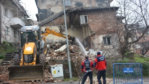 Kdz. Ereğli'de metruk binalar yıkılıyor