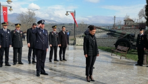 Safranbolu şehit mezarlığında 18 Mart Çanakkale Şehitlerini Anma Töreni düzenlendi.